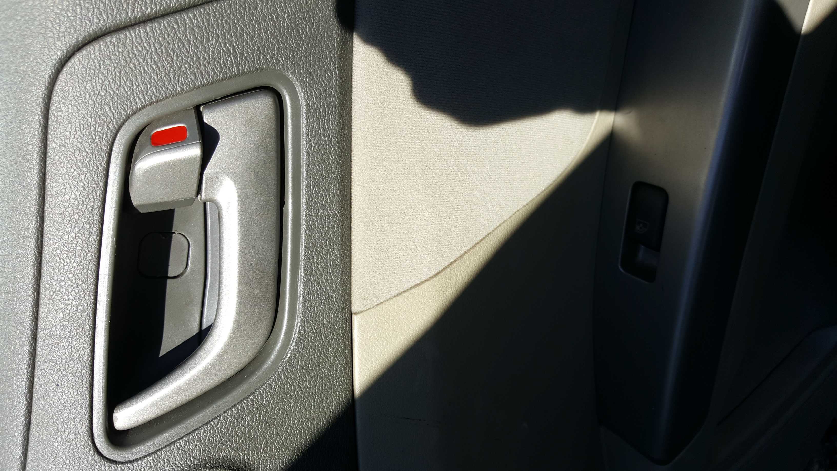 Geely Emgrand kapı kolu sağ